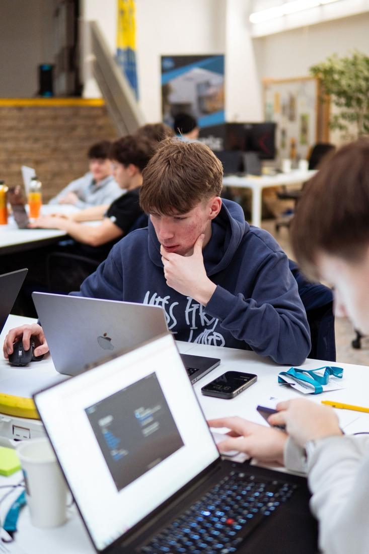 Samuel na hackathone